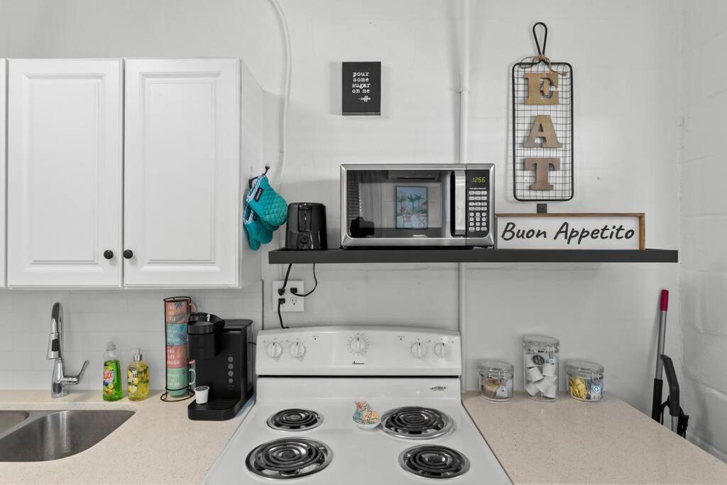 Deco Drive Waterfront 1bed On The Bay *