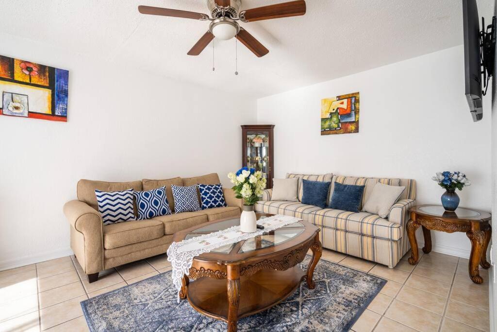 Perfectly Situated 2-br Residential In Largo- Close To Beach And Everything!! Apartment *