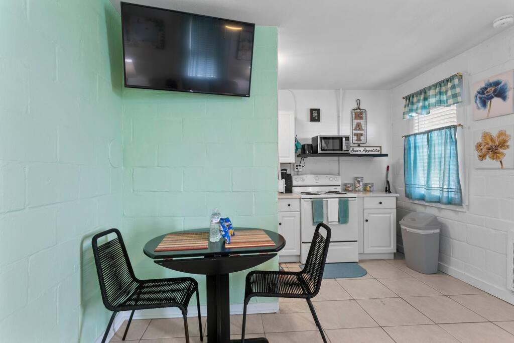 Deco Drive Waterfront 1bed On The Bay Holiday home Tampa