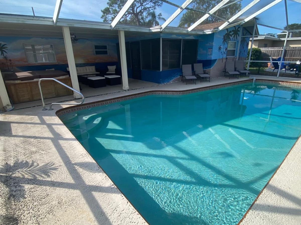 Holiday home Close To Beaches Pet Friendly Heated Pool Hot Tub *