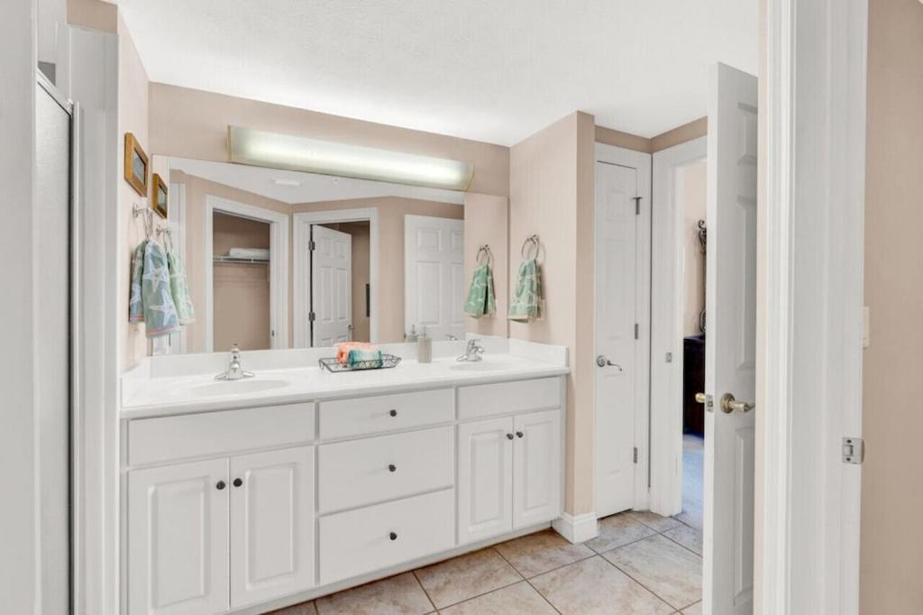 Apartment Treasure Island 707 - Gulf Front, Sunset Views, Heated Pool & Hot Tub!