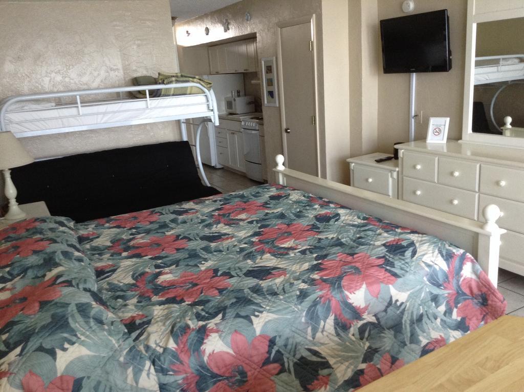 Pirates Cove Studios! Hotel Daytona Beach Shores