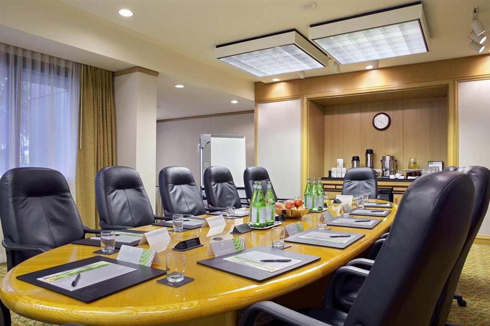 Hilton Miami Airport Blue Lagoon Hotel 4*