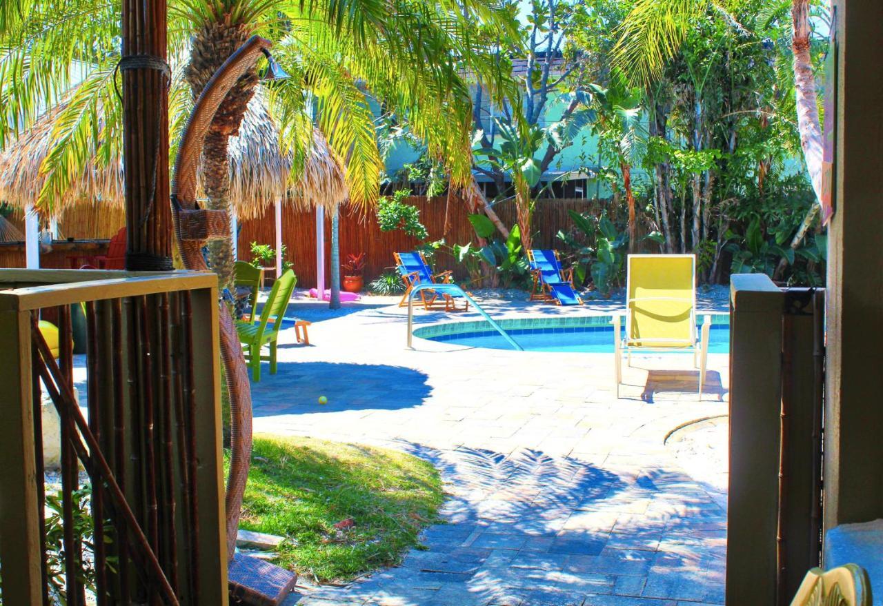 Coconut Grove 5 *