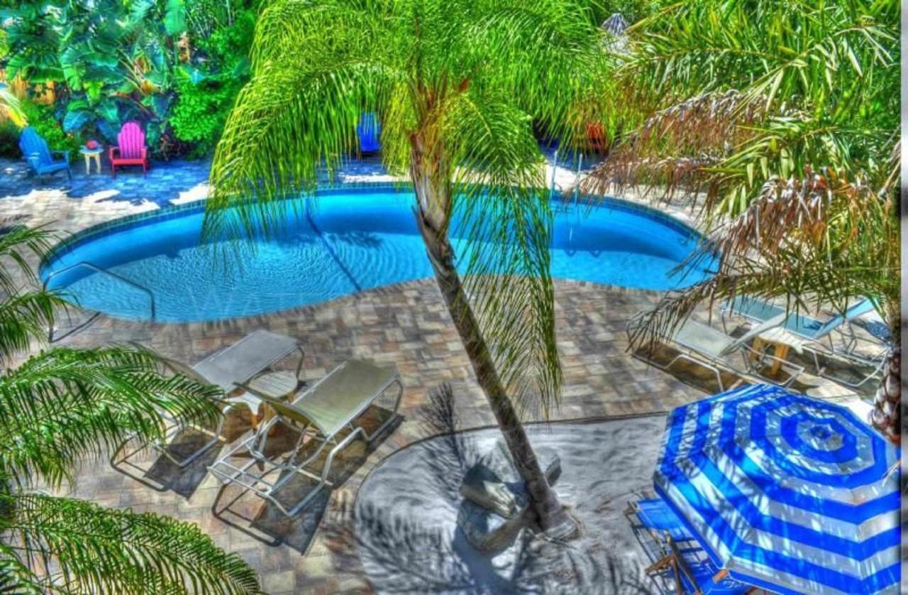Coconut Grove 5 *