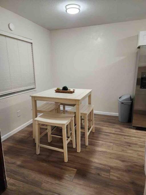 Lovely 2 Bedroom 1 Bathroom Minutes From The * Daytona Beach