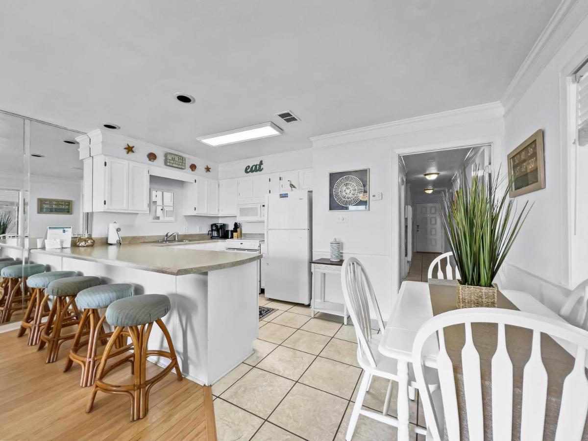Apartment Emerald Shores #1001