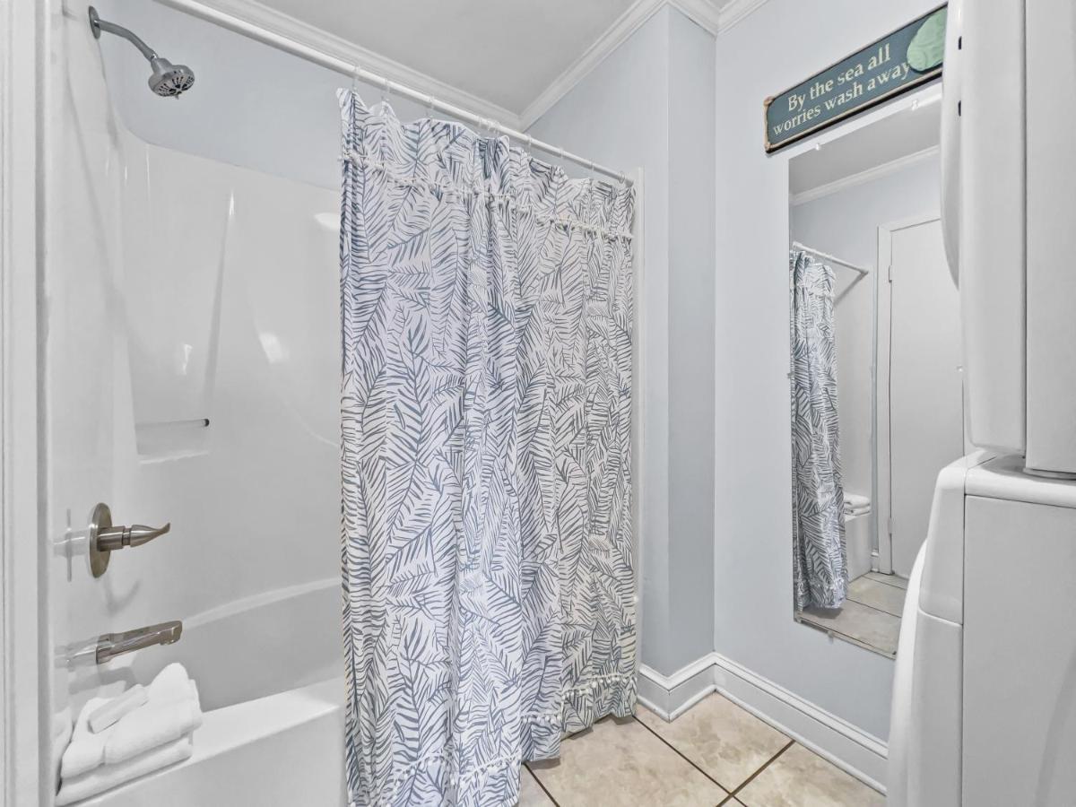 Apartment Emerald Shores #1001 *