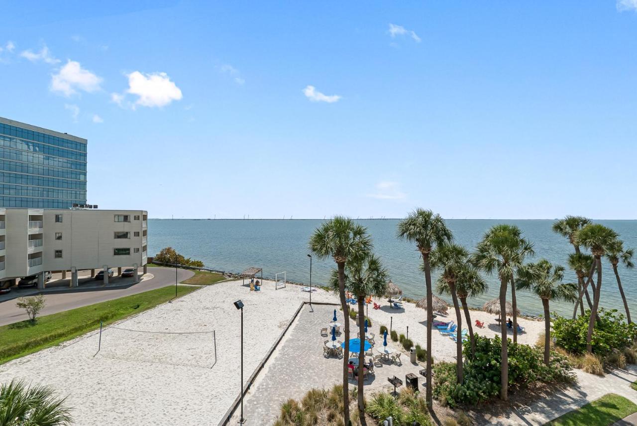 Wake Up To Ocean Views From Your Private Balcony Holiday home *