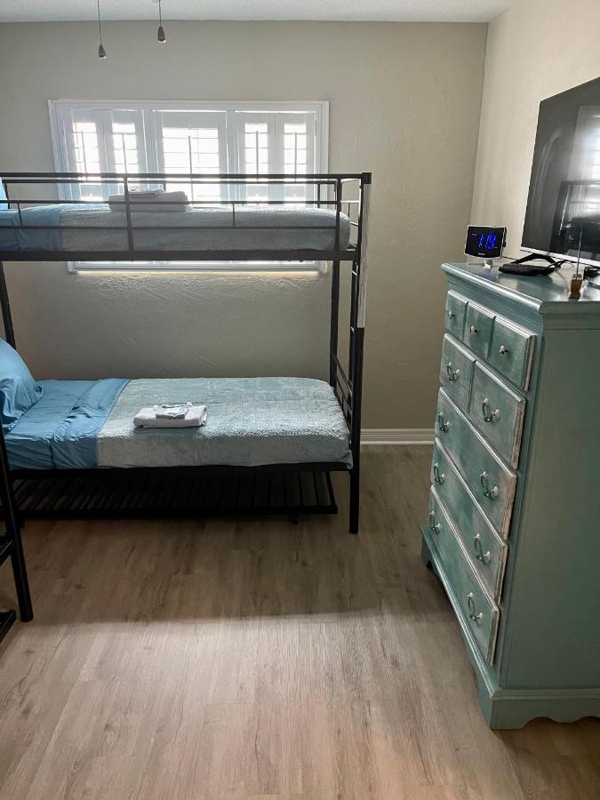 Apartment Lovely 2 Bedroom 1 Bathroom Retreat Minutes From The *