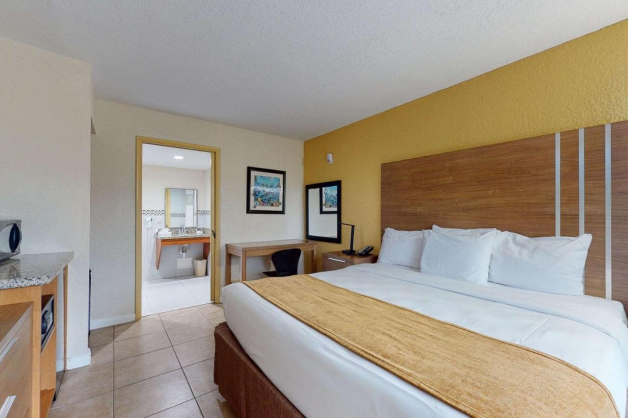 Rodeway & Lauderdale Airport & Cruise Port Dania Beach