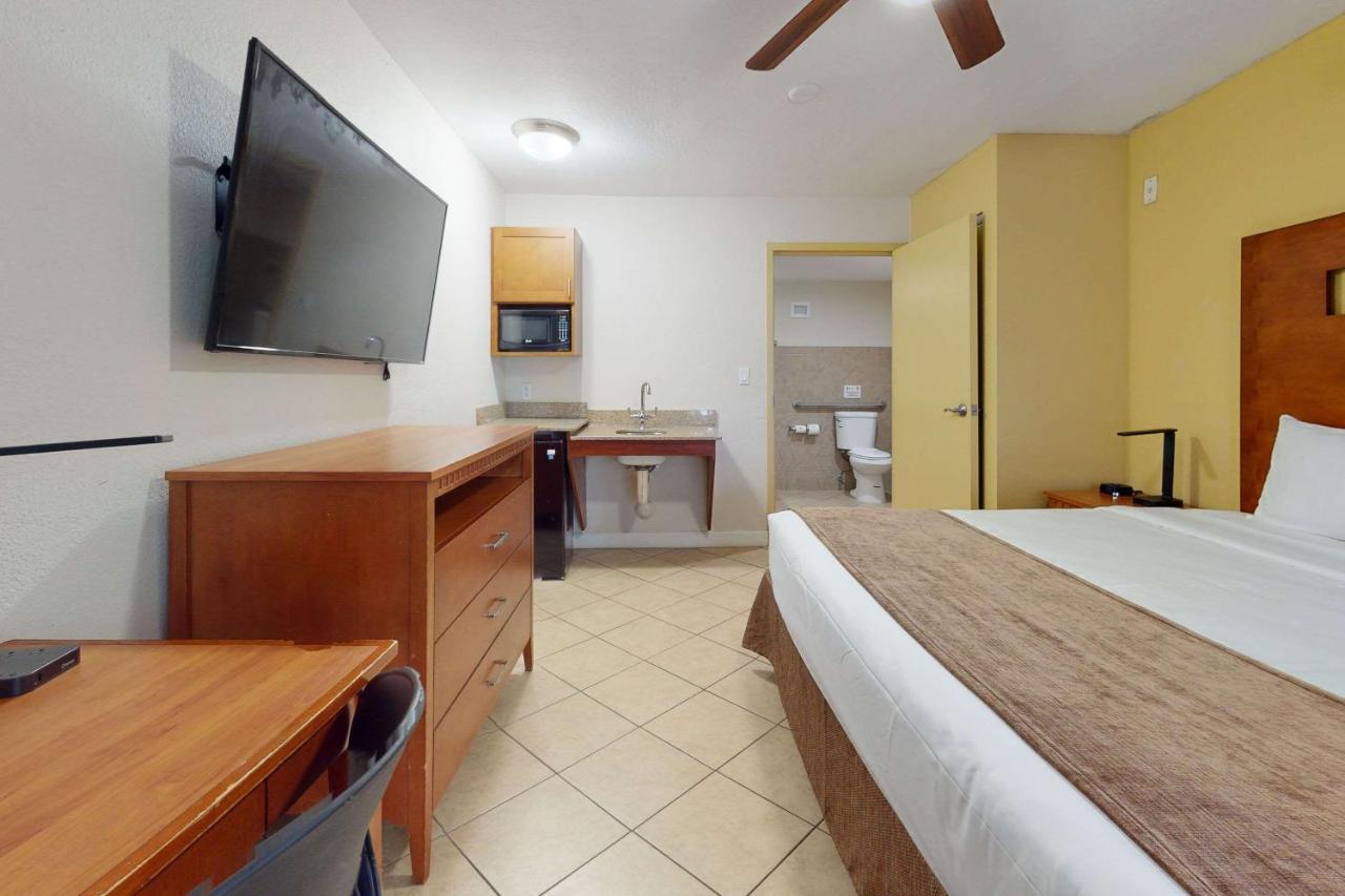 Rodeway & Lauderdale Airport & Cruise Port Hotel 3*