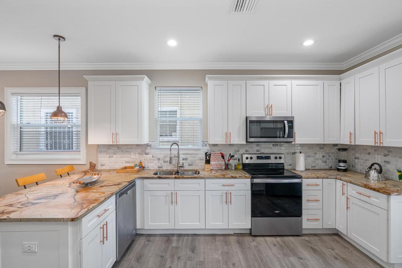 Cozy And Spacious 4br House With Pool In *