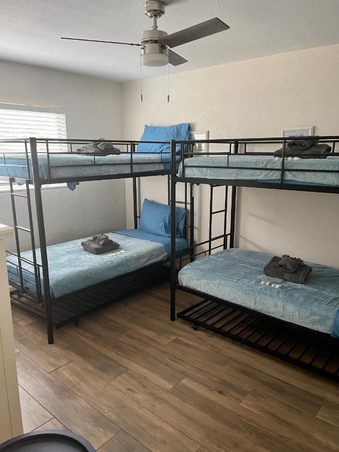 Lovely 2 Bedroom 1 Bathroom Minutes From The *