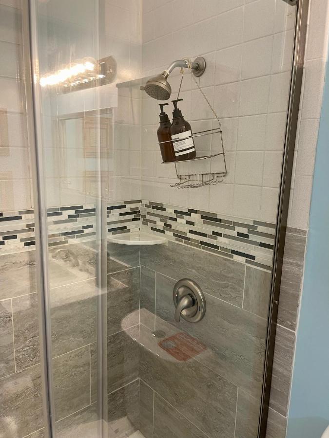 Lovely 2 Bedroom 1 Bathroom Retreat Minutes From The *