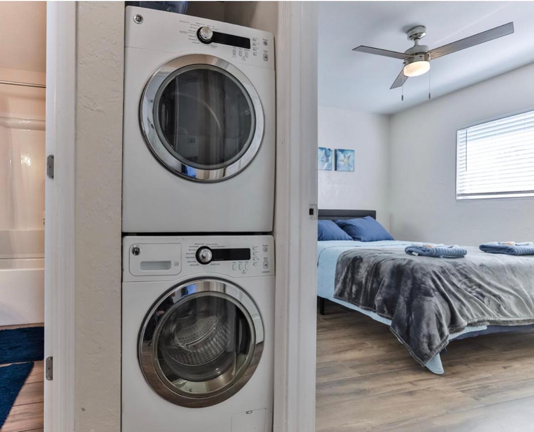 Lovely 2 Bedroom 1 Bathroom Minutes From The *