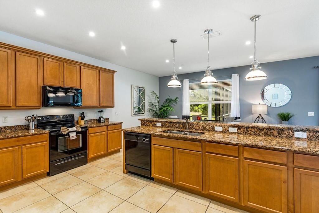 #469-fabulous 6 Bed With Private Pool/spa, Extended Deck And A Conservation View * Davenport