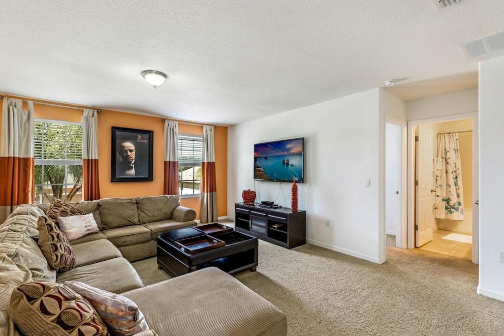 #469-fabulous 6 Bed With Private Pool/spa, Extended Deck And A Conservation View Davenport
