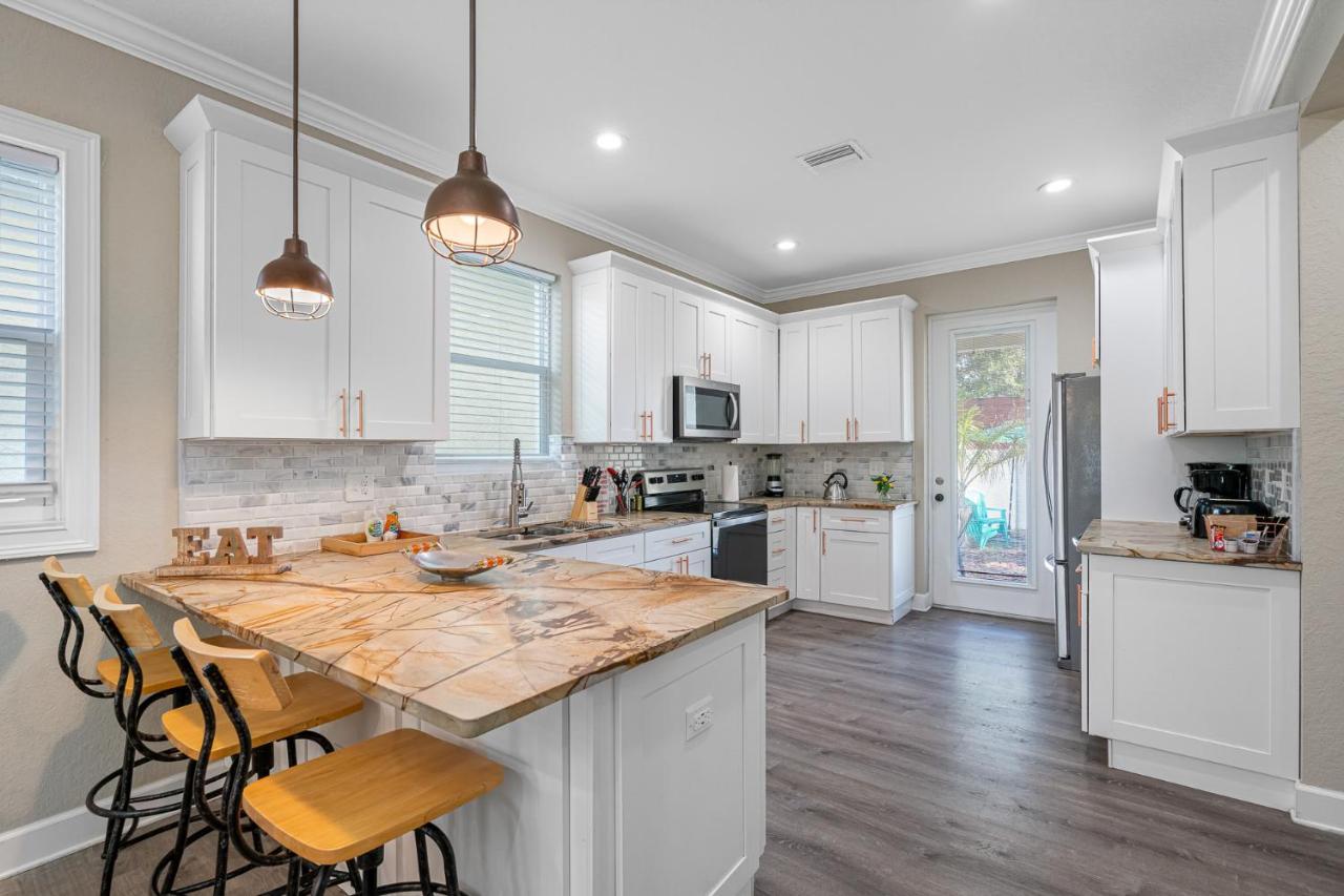 Cozy And Spacious 4br House With Pool In Holiday home *