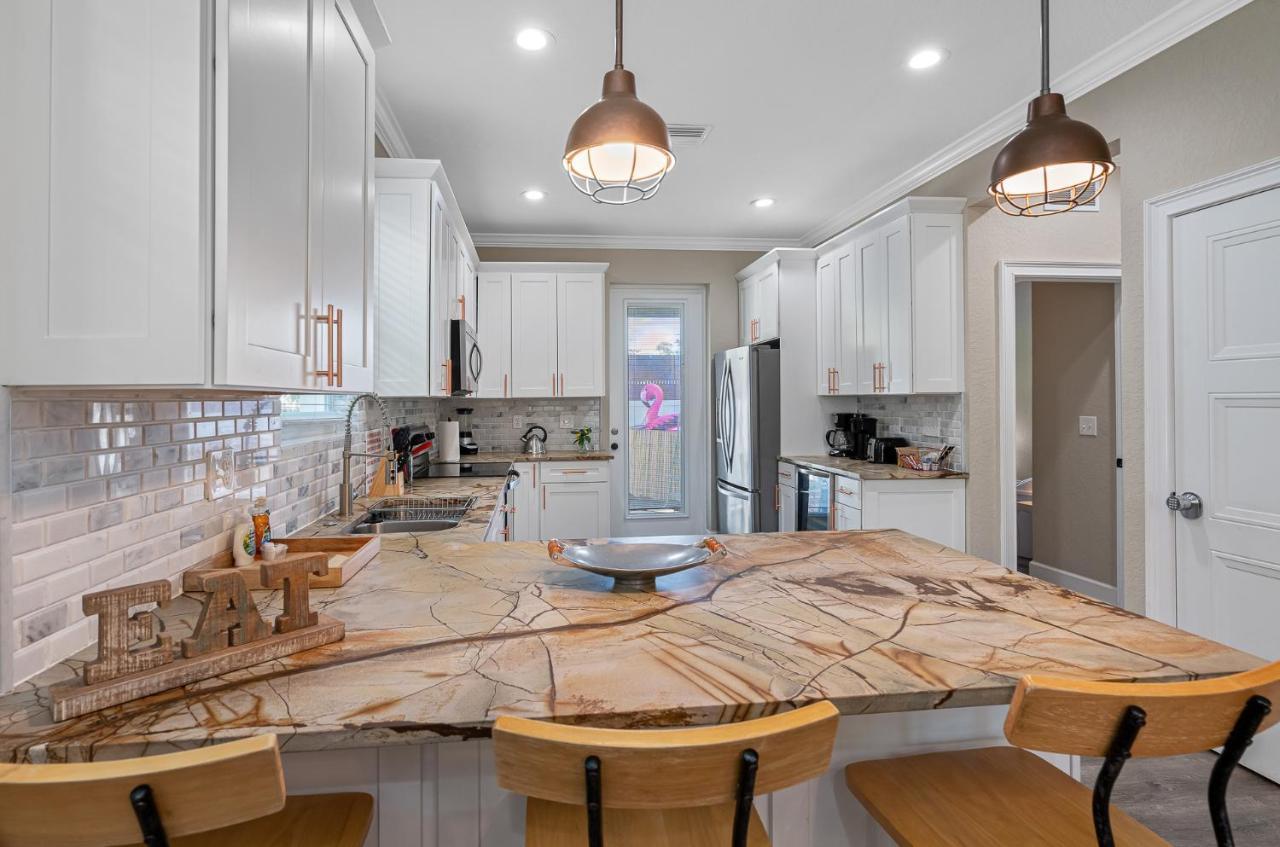 Cozy And Spacious 4br House With Pool In Holiday home