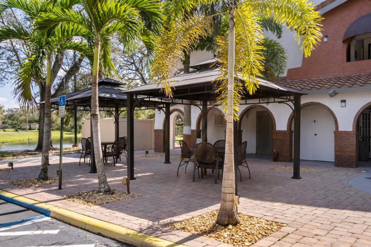 Hotel Clarion Pointe Tampa-brandon Near Fairgrounds And Casino