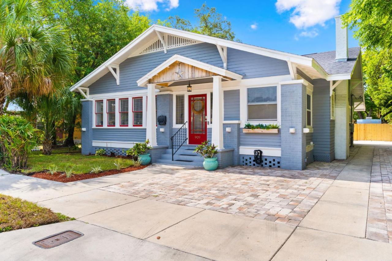 Apartment Four Different Options At One Great Location-- 1 - Spacious 3 Bed 2 Bath House Or 2- 2nd Floor 2 Bed 1 Bath Or 3- 1st Floor Studio Or 3- A Tiny Rv Tampa