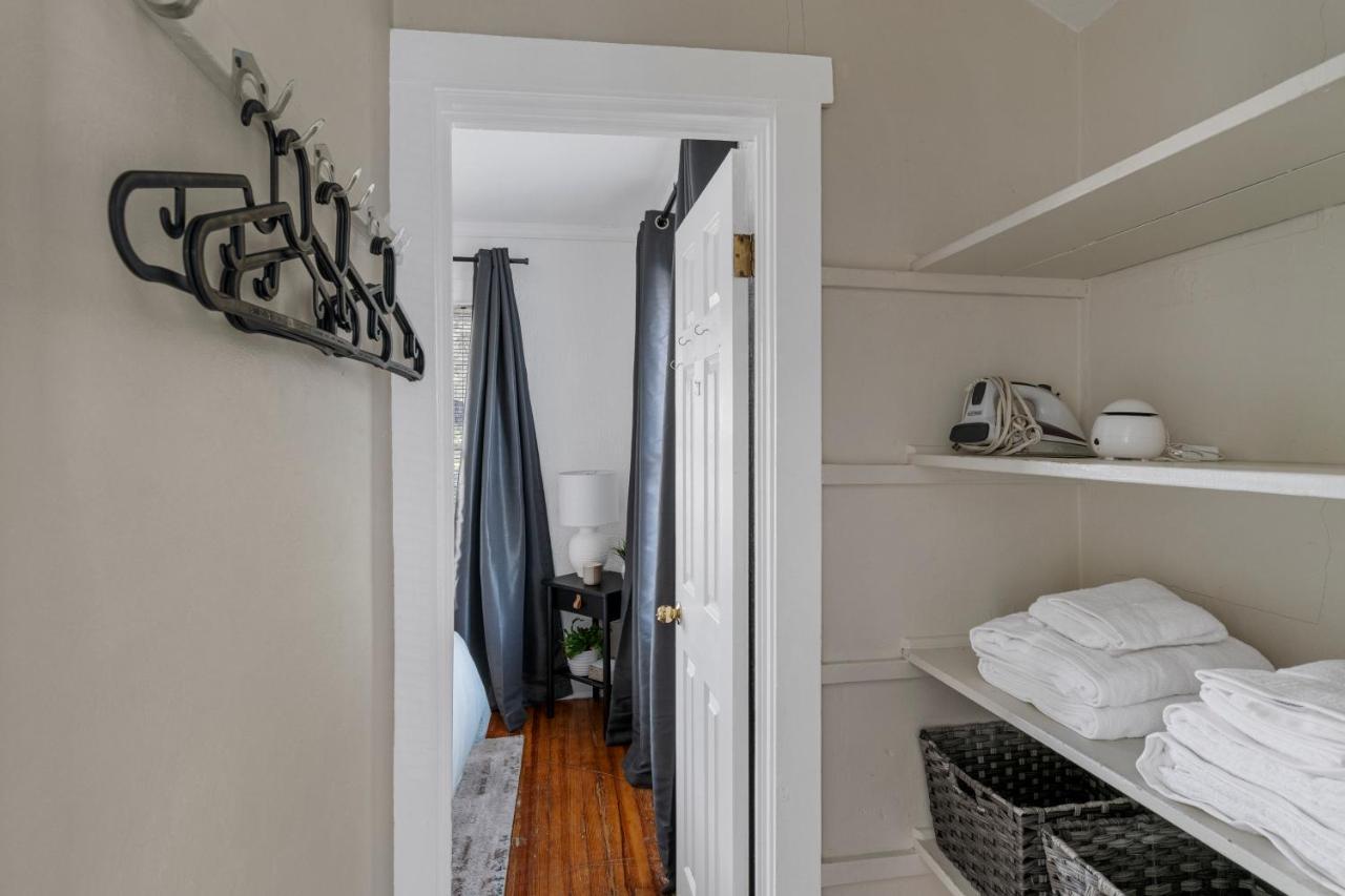 1 Min Away From Bayshore, Sleeps 7 Tampa