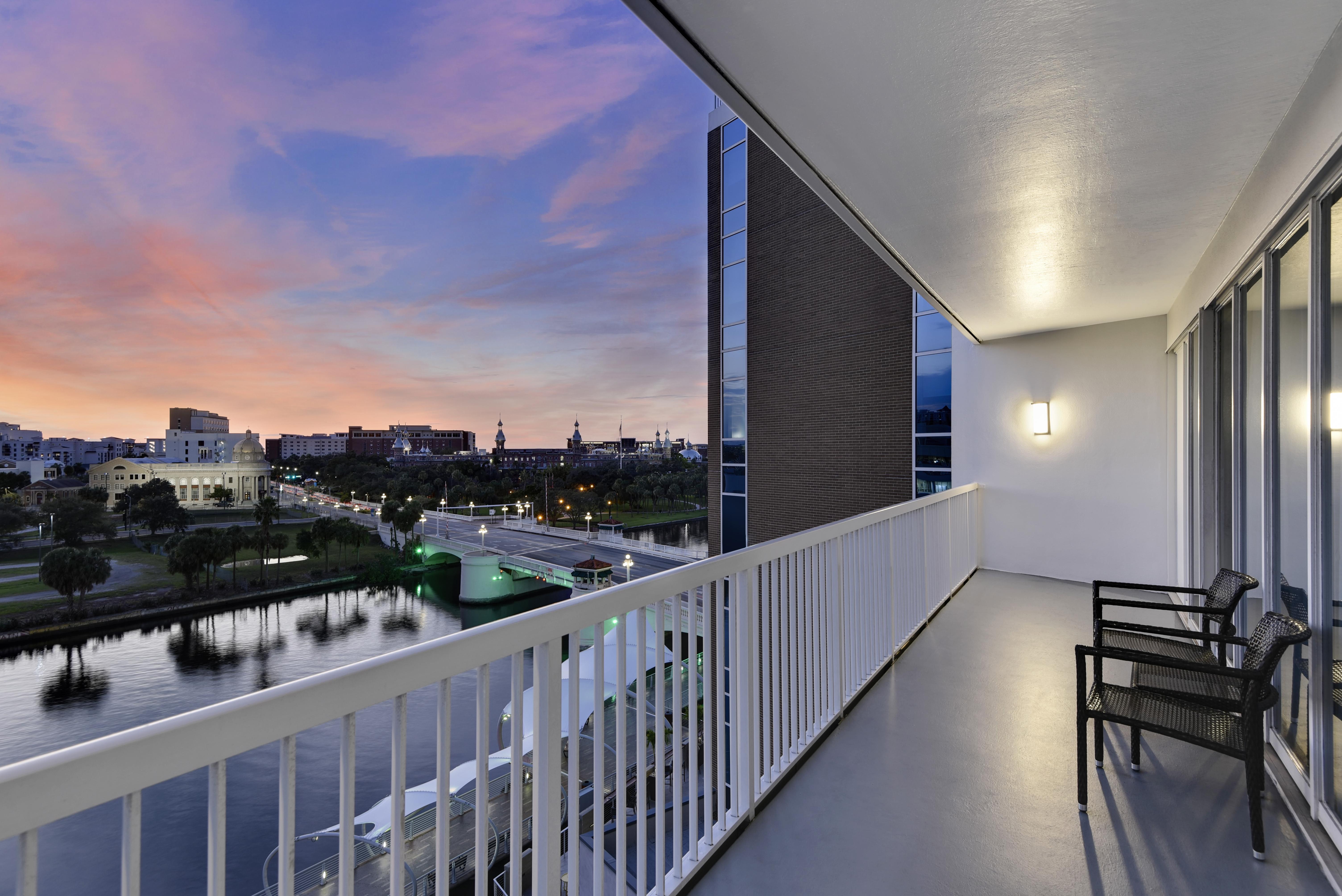 Riverwalk Hotel 4*