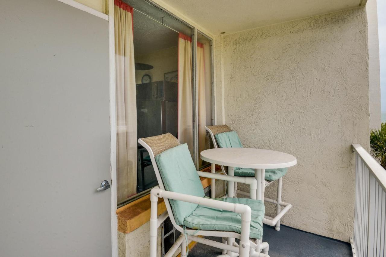Apartment Daytona Vacation With Community Pool!