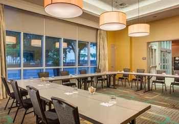 By Marriott Downtown Hotel