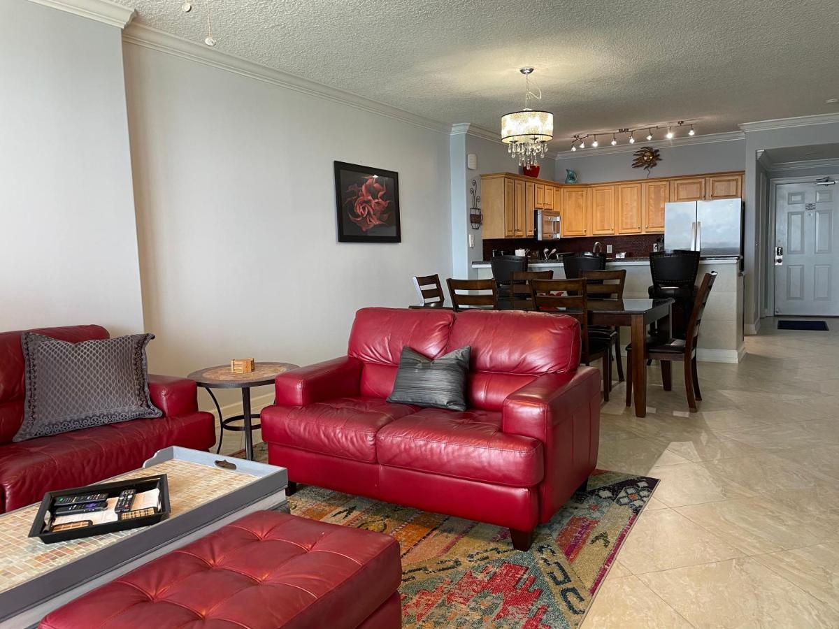 Tropic Winds 1701 Premium Corner Unit With 2 Parkings! Free Chairs Service! Apartment *