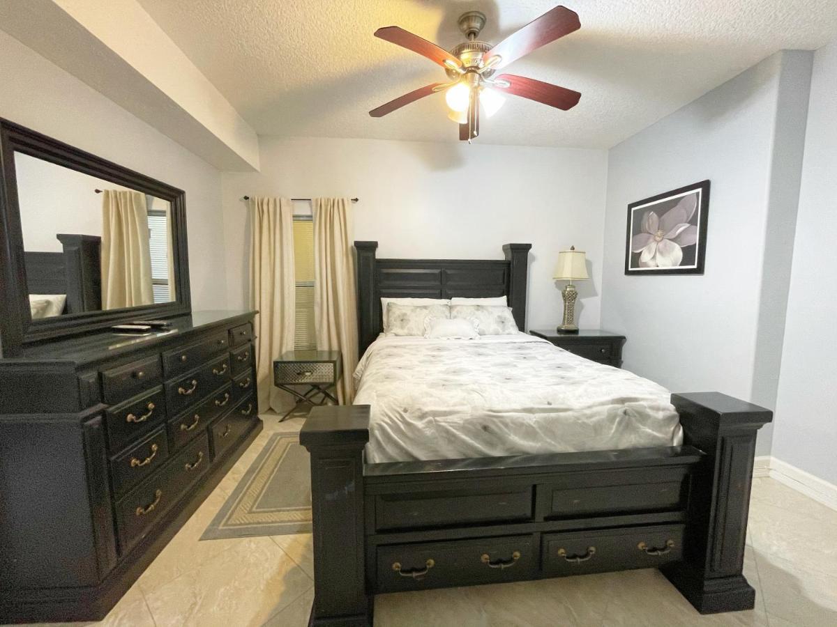 Apartment Tropic Winds 1701 Premium Corner Unit With 2 Parkings! Free Chairs Service!