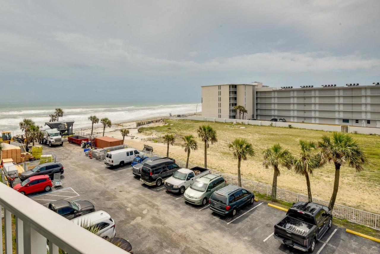 Daytona Vacation With Community Pool!
