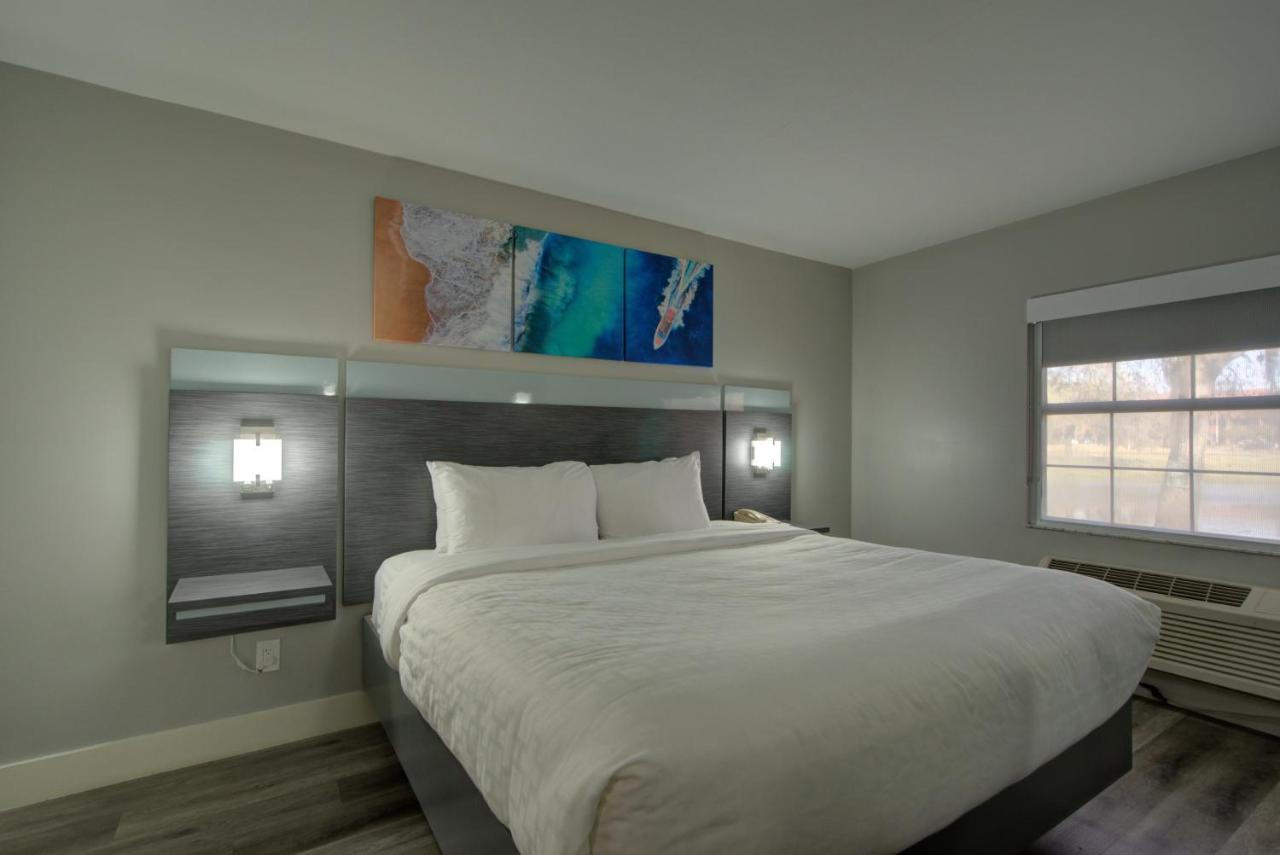 Clarion Pointe Tampa-brandon Near Fairgrounds And Casino Hotel