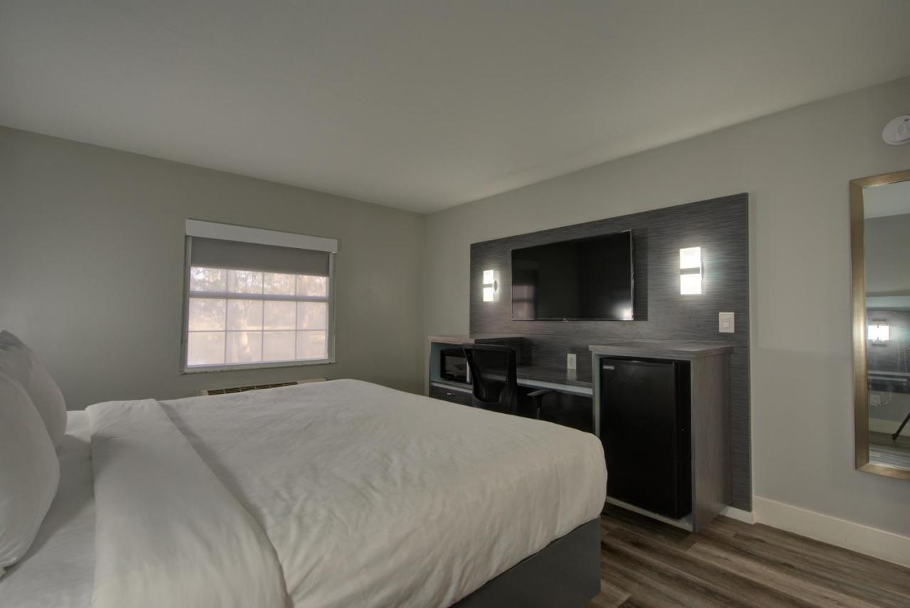 Clarion Pointe Tampa-brandon Near Fairgrounds And Casino Hotel