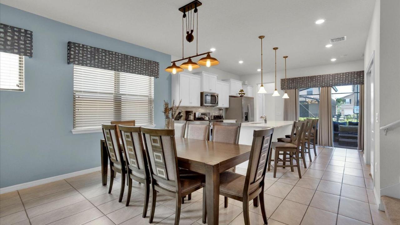 5448 Misty Oak * Davenport