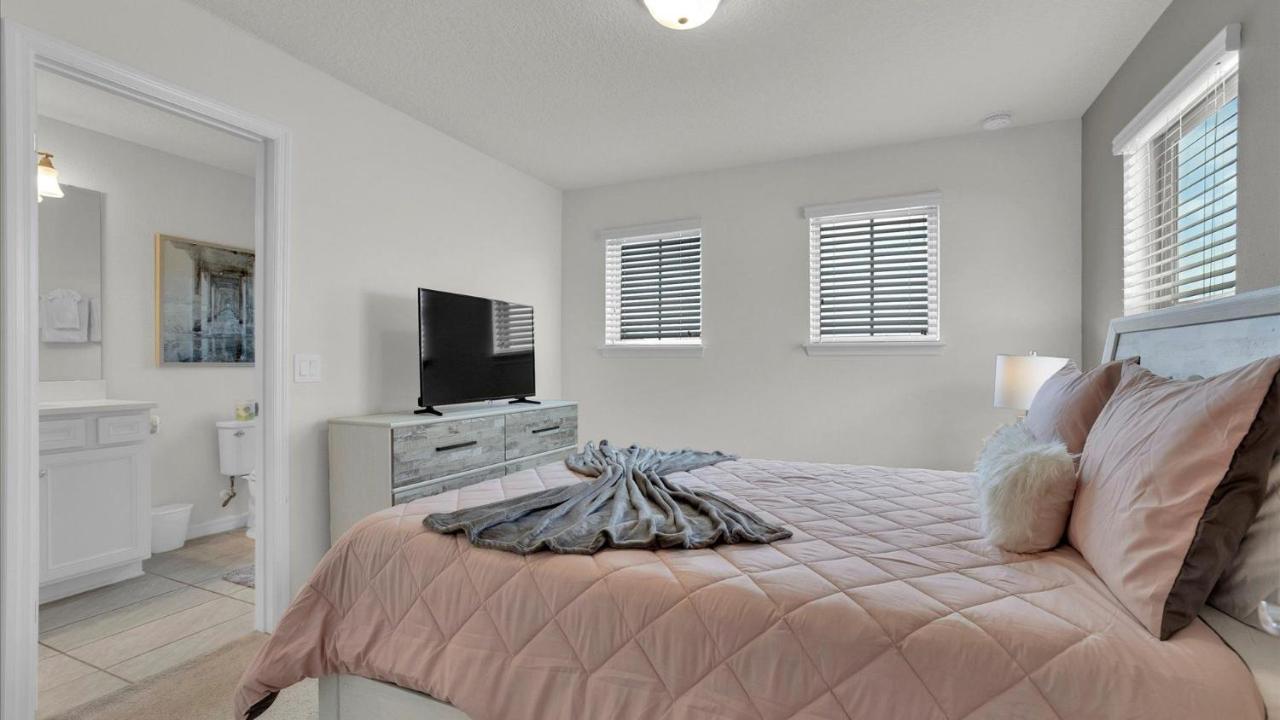 5448 Misty Oak * Davenport
