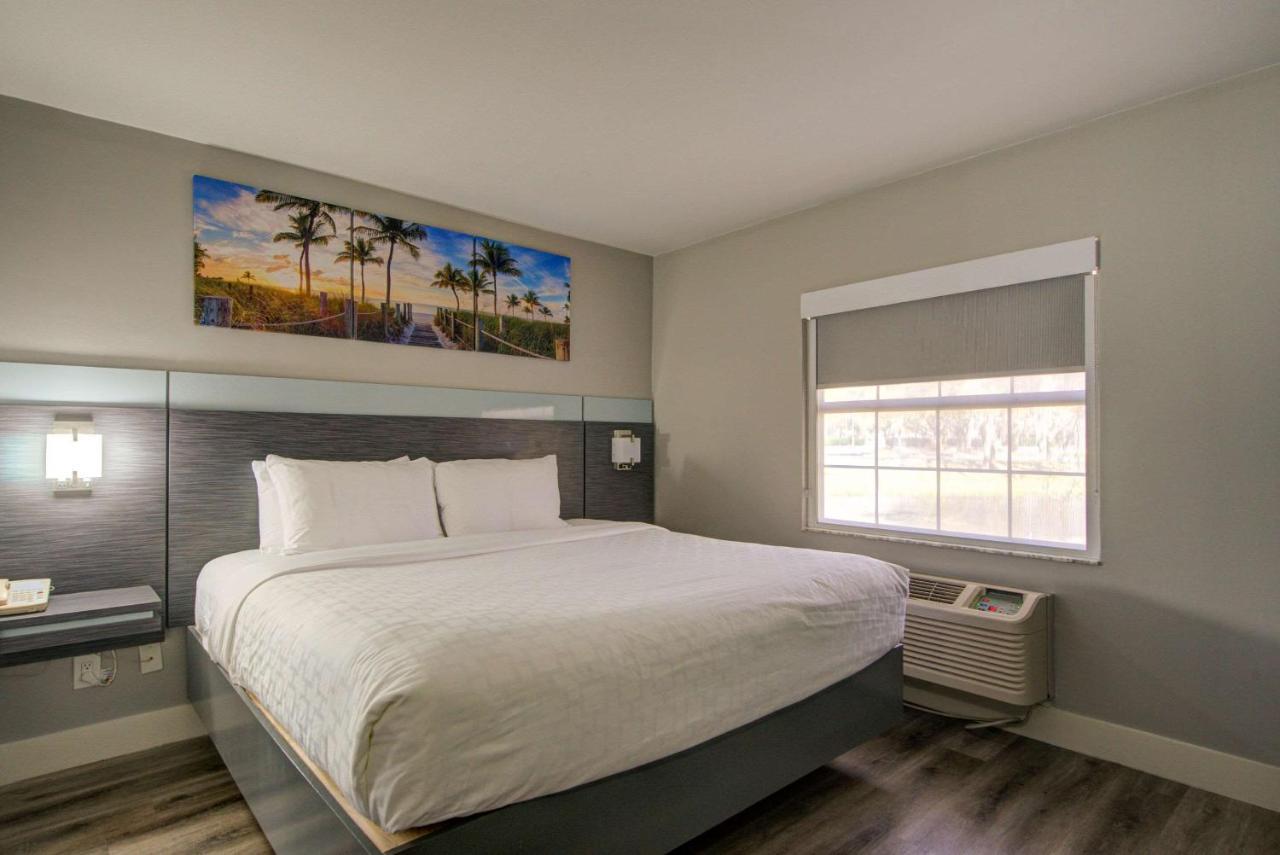 Clarion Pointe Tampa-brandon Near Fairgrounds And Casino