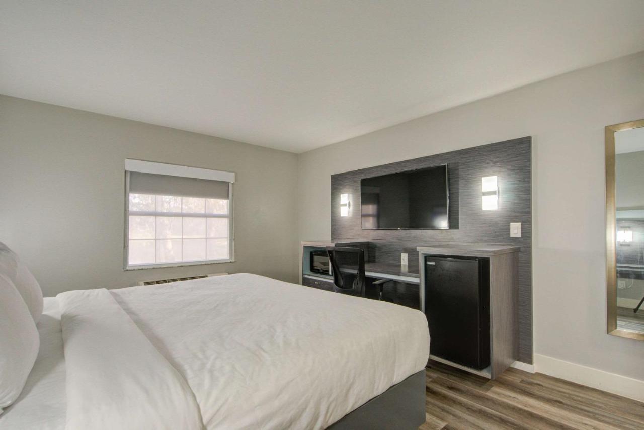 Hotel Clarion Pointe Tampa-brandon Near Fairgrounds And Casino 2*
