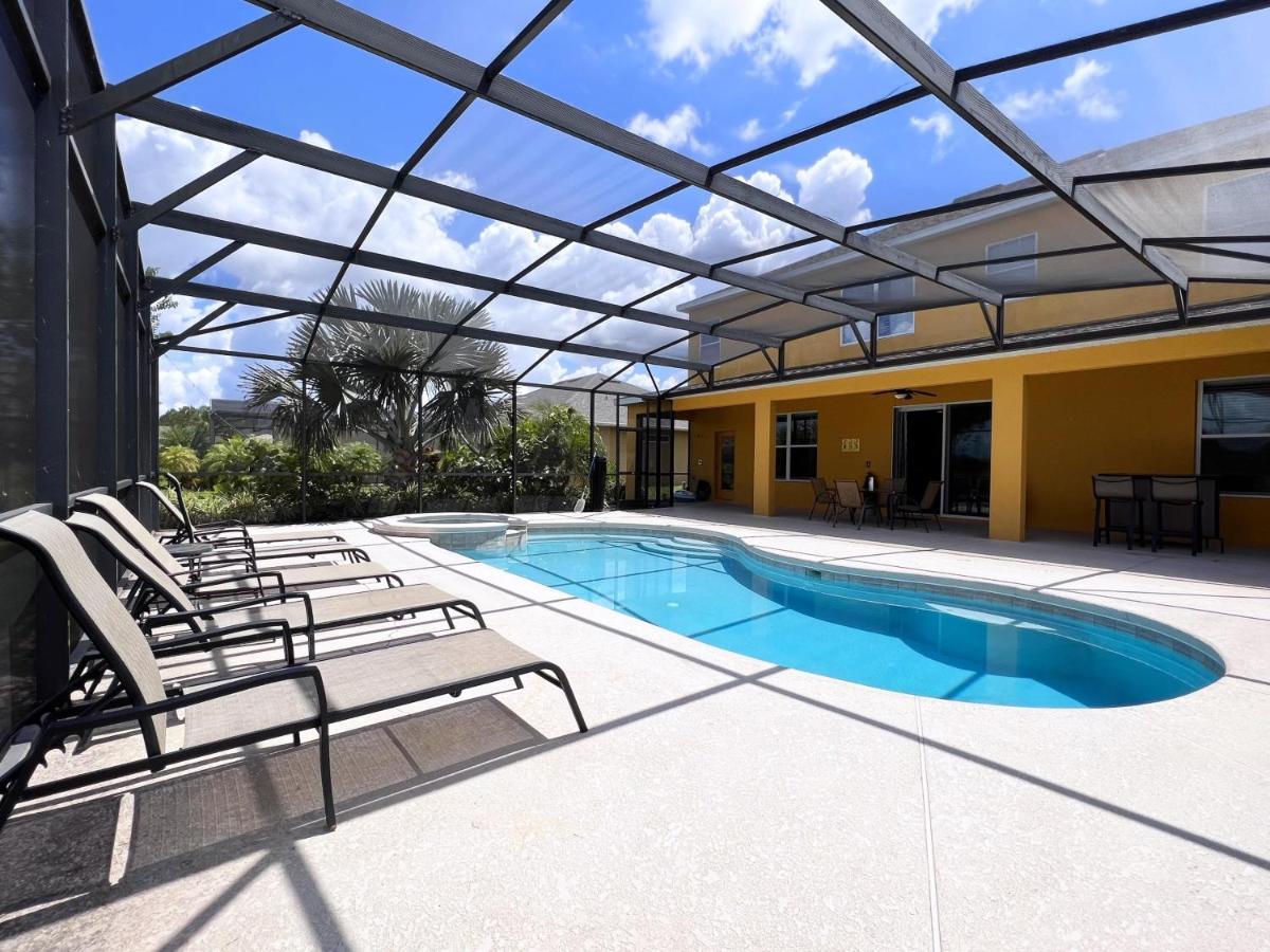 Watersong 339, Five Bedroom Pool Holiday home *