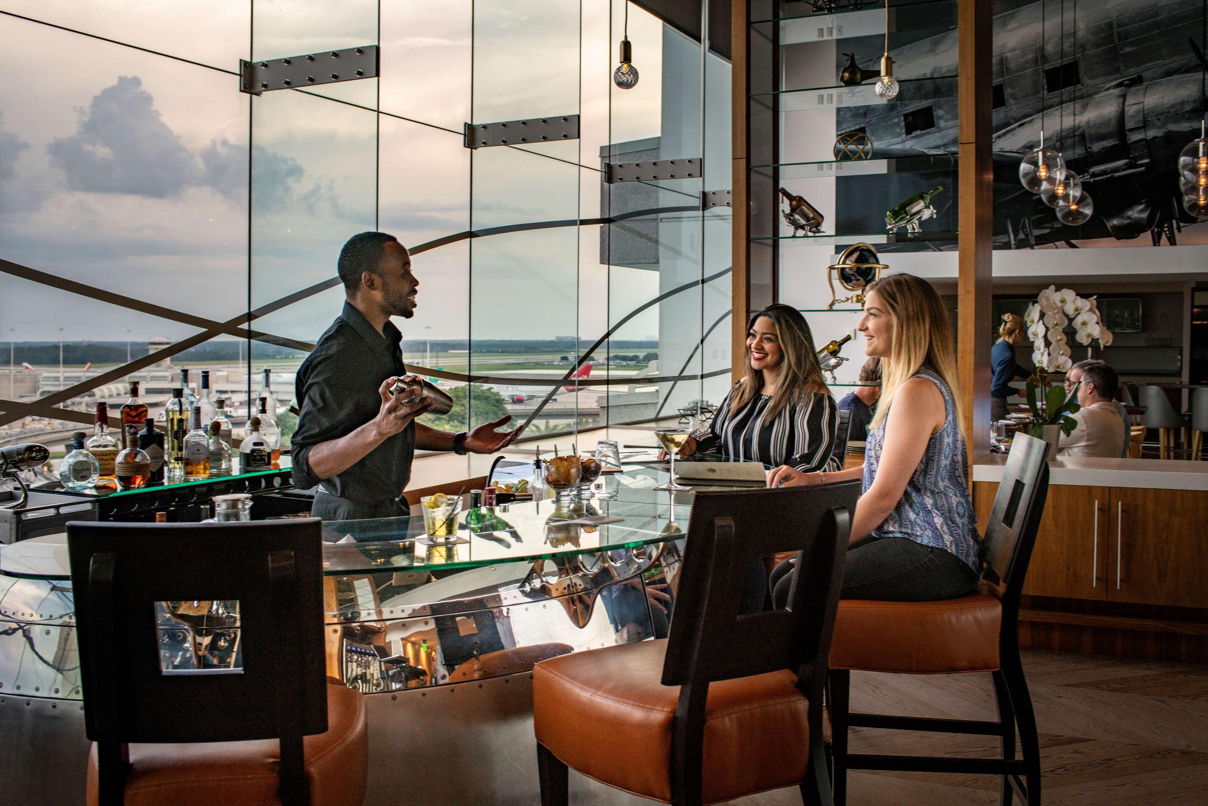 Hyatt Regency International Airport 4*