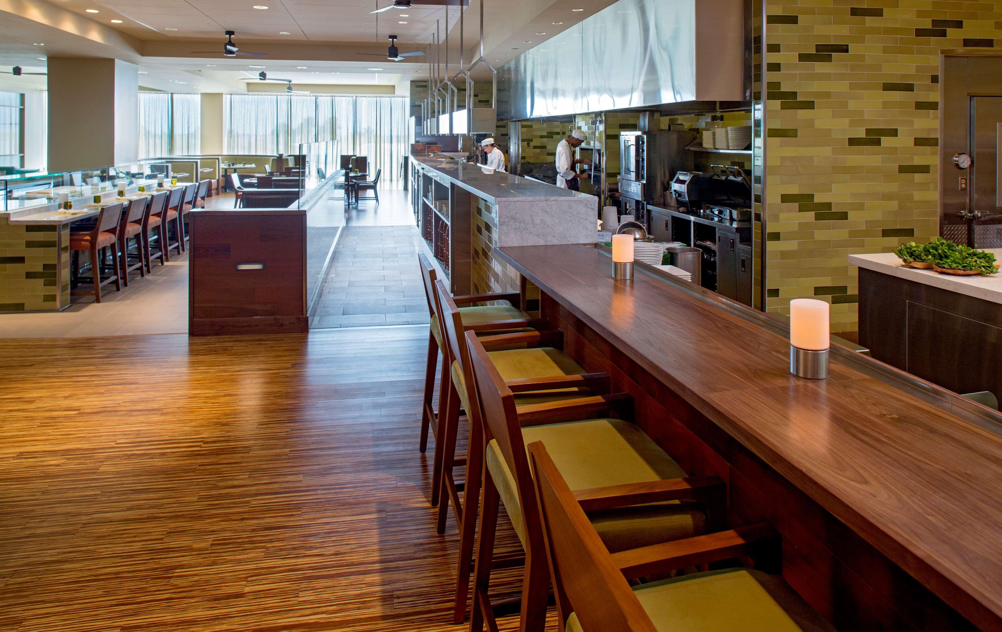 Hyatt Regency International Airport 4*