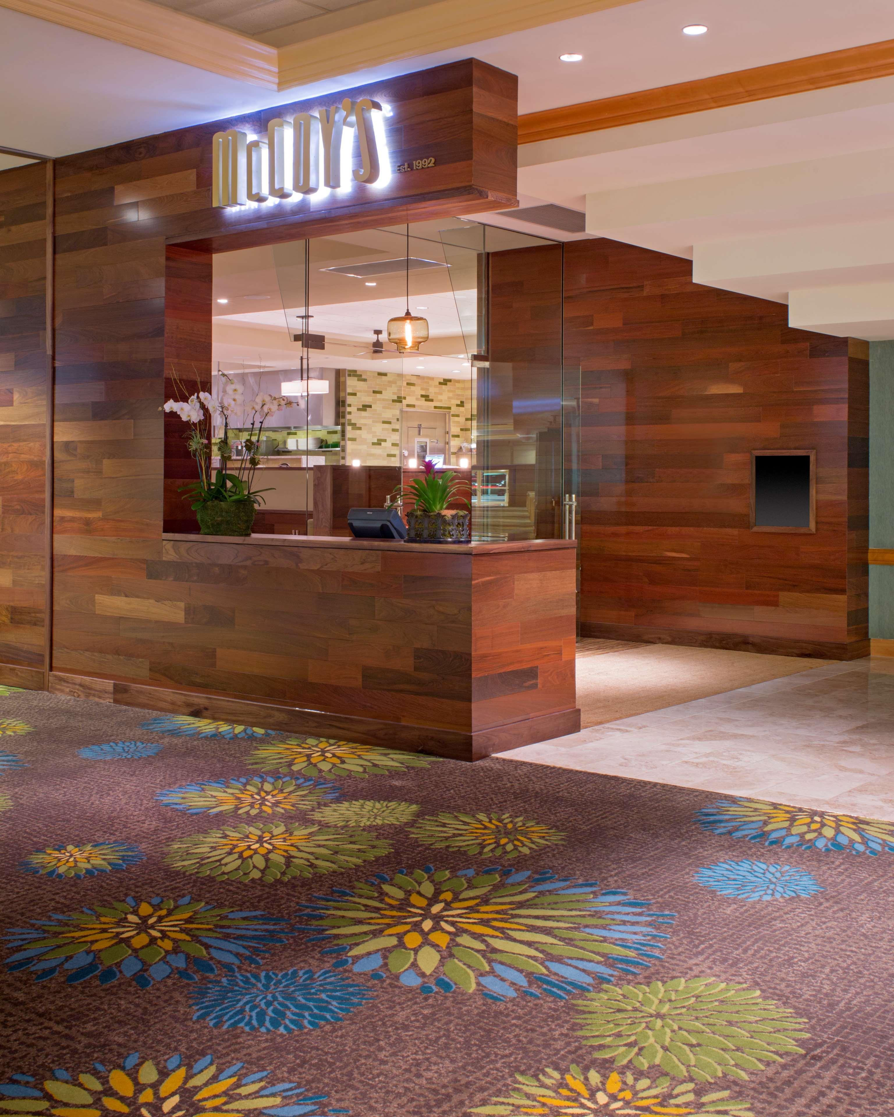 Hyatt Regency International Airport 4*