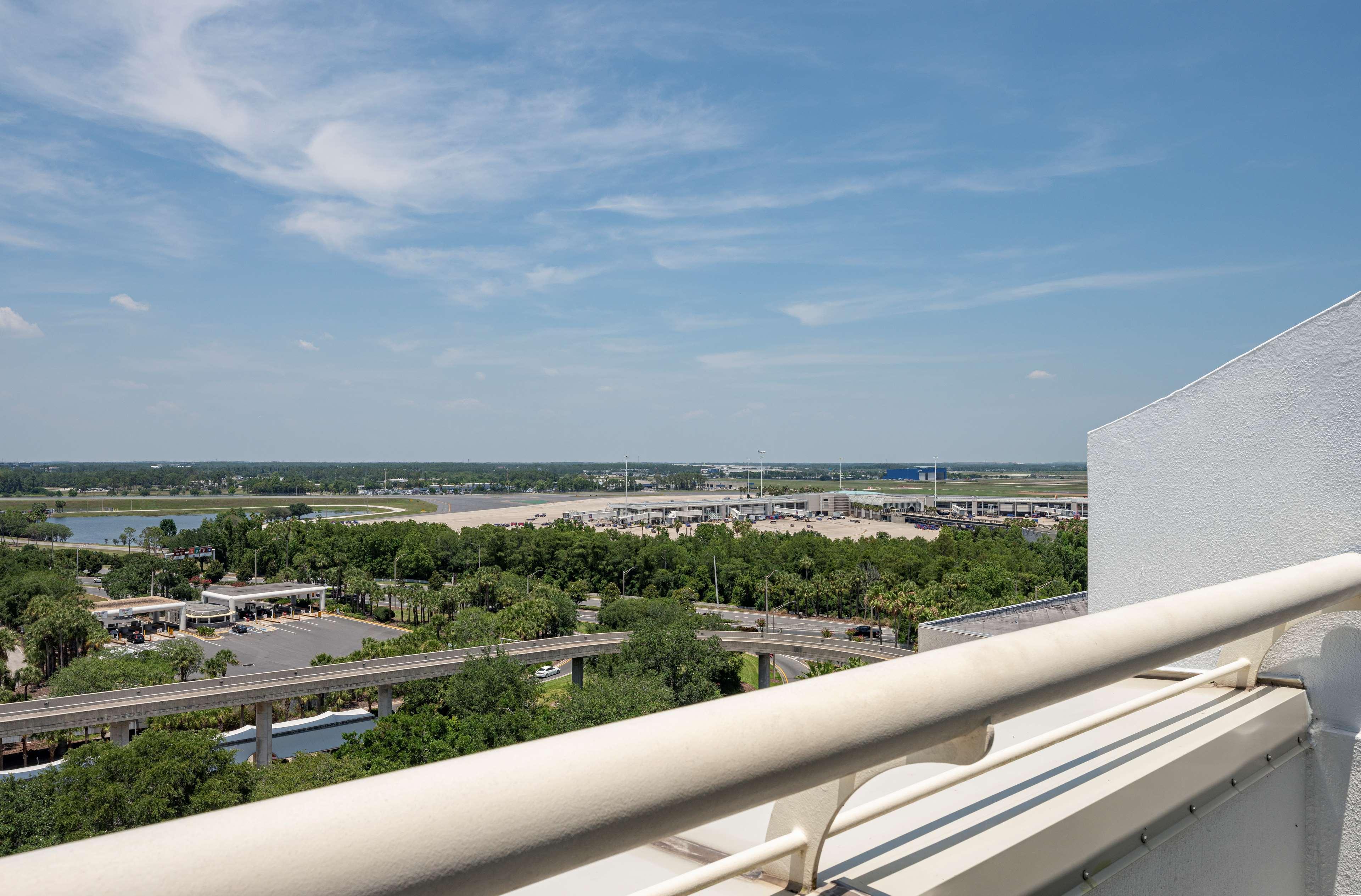 Hotel Hyatt Regency International Airport 4*