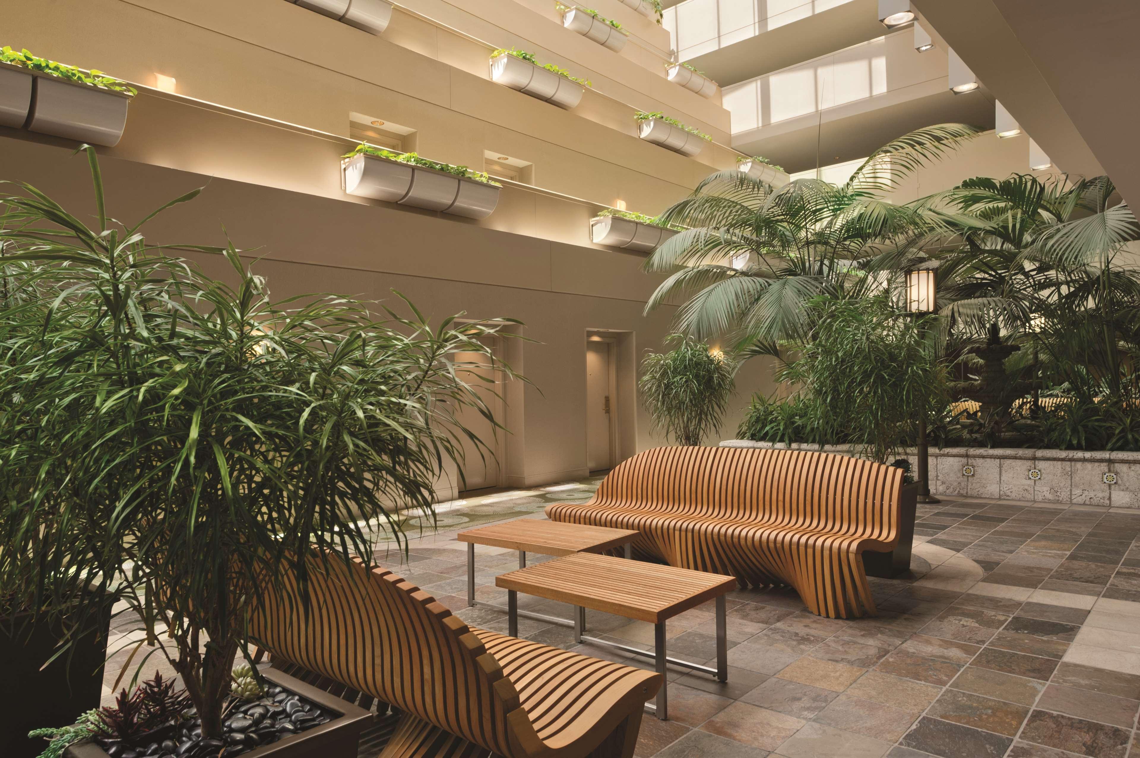 Hyatt Regency International Airport 4*