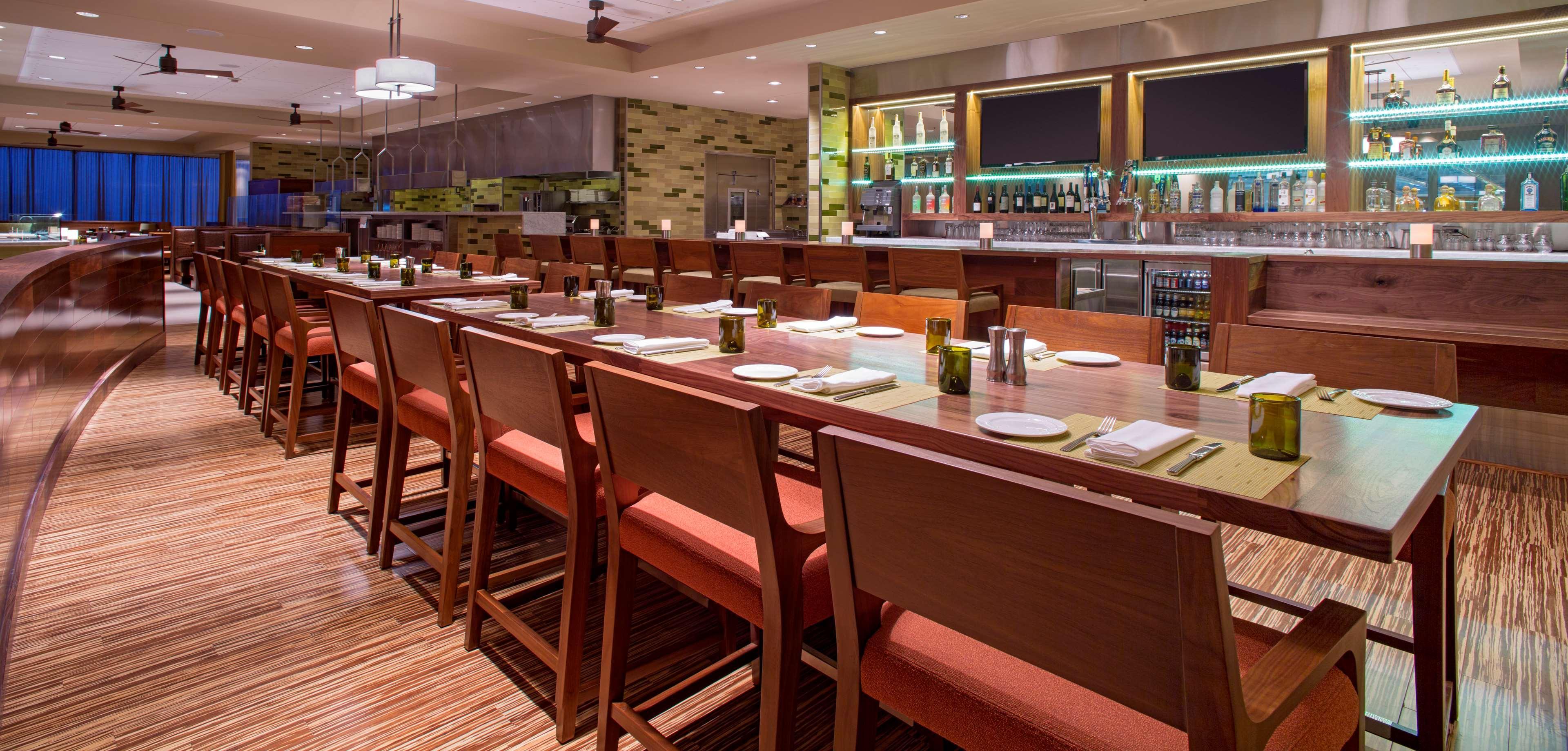 Hyatt Regency International Airport 4*