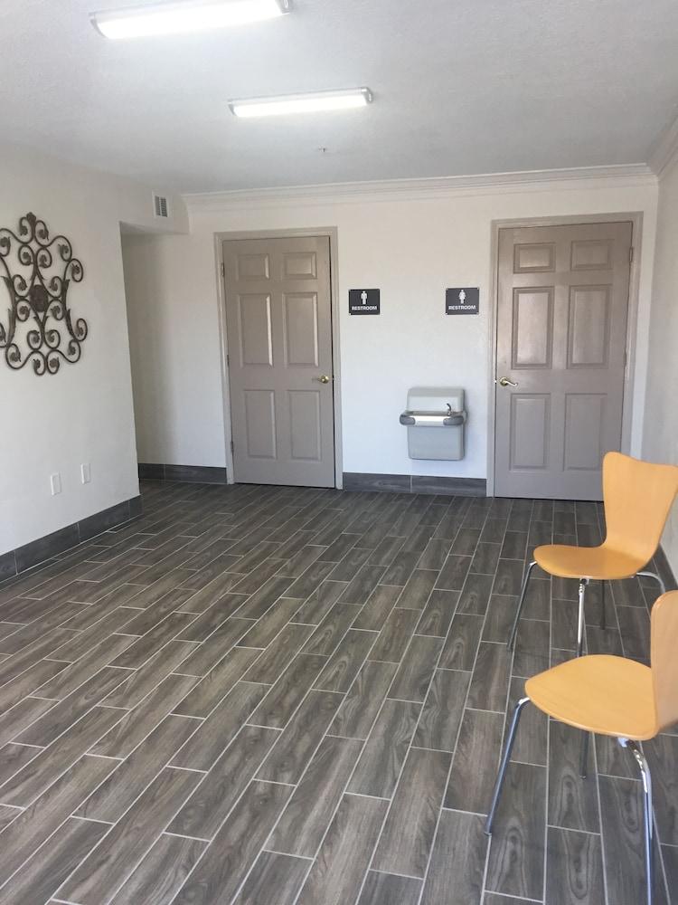 Hotel 6 Pensacola, Fl 2*