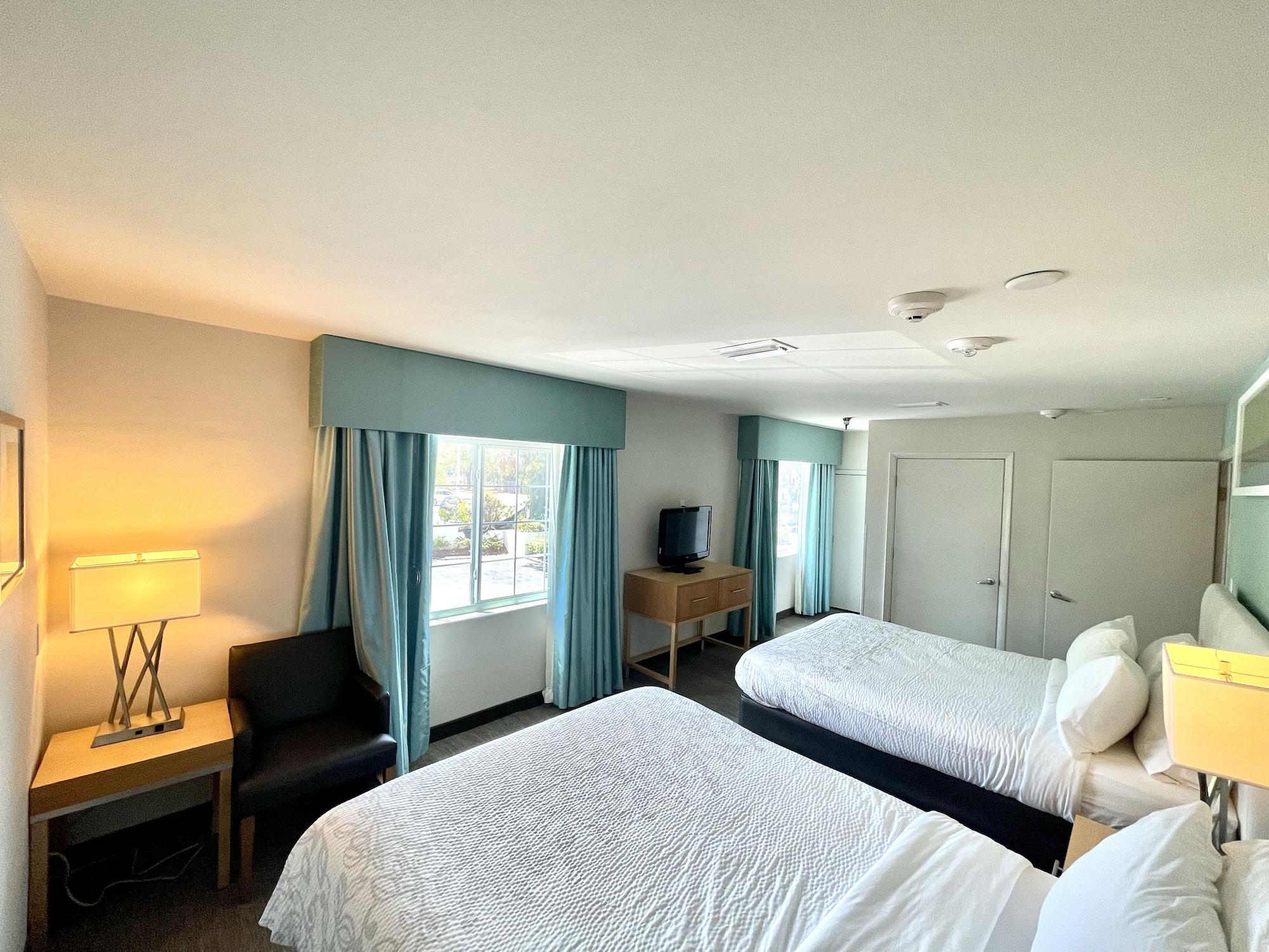 Hotel Red Roof & 3*