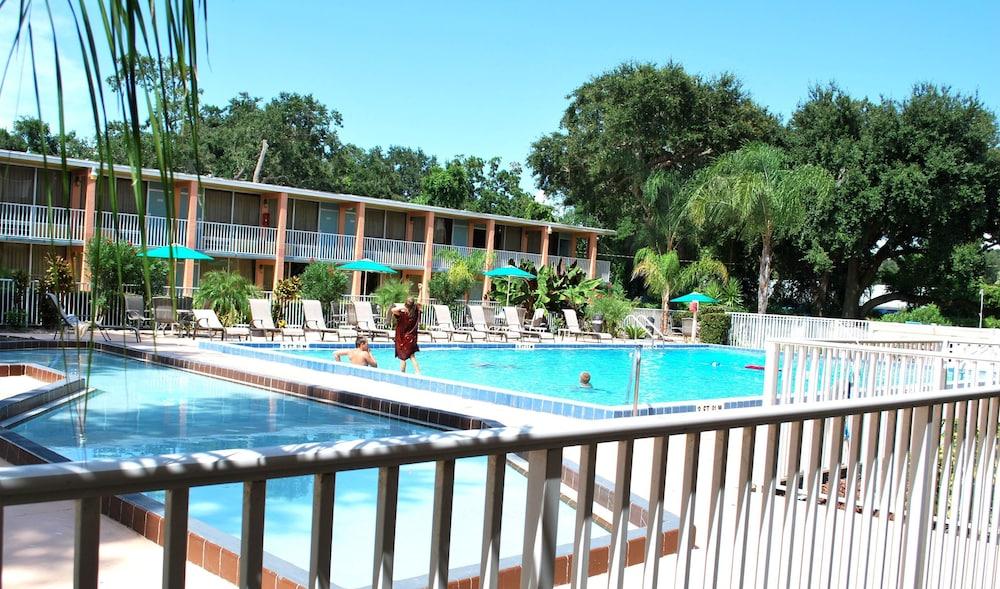 Hotel Howard Johnson By Wyndham Tropical Palms