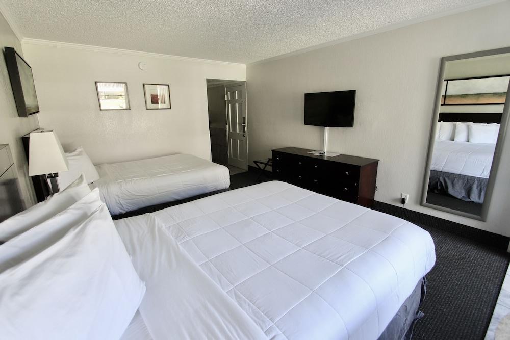 At Home Inn - Pensacola 2*
